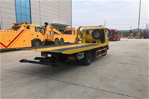 华容非事故拖车